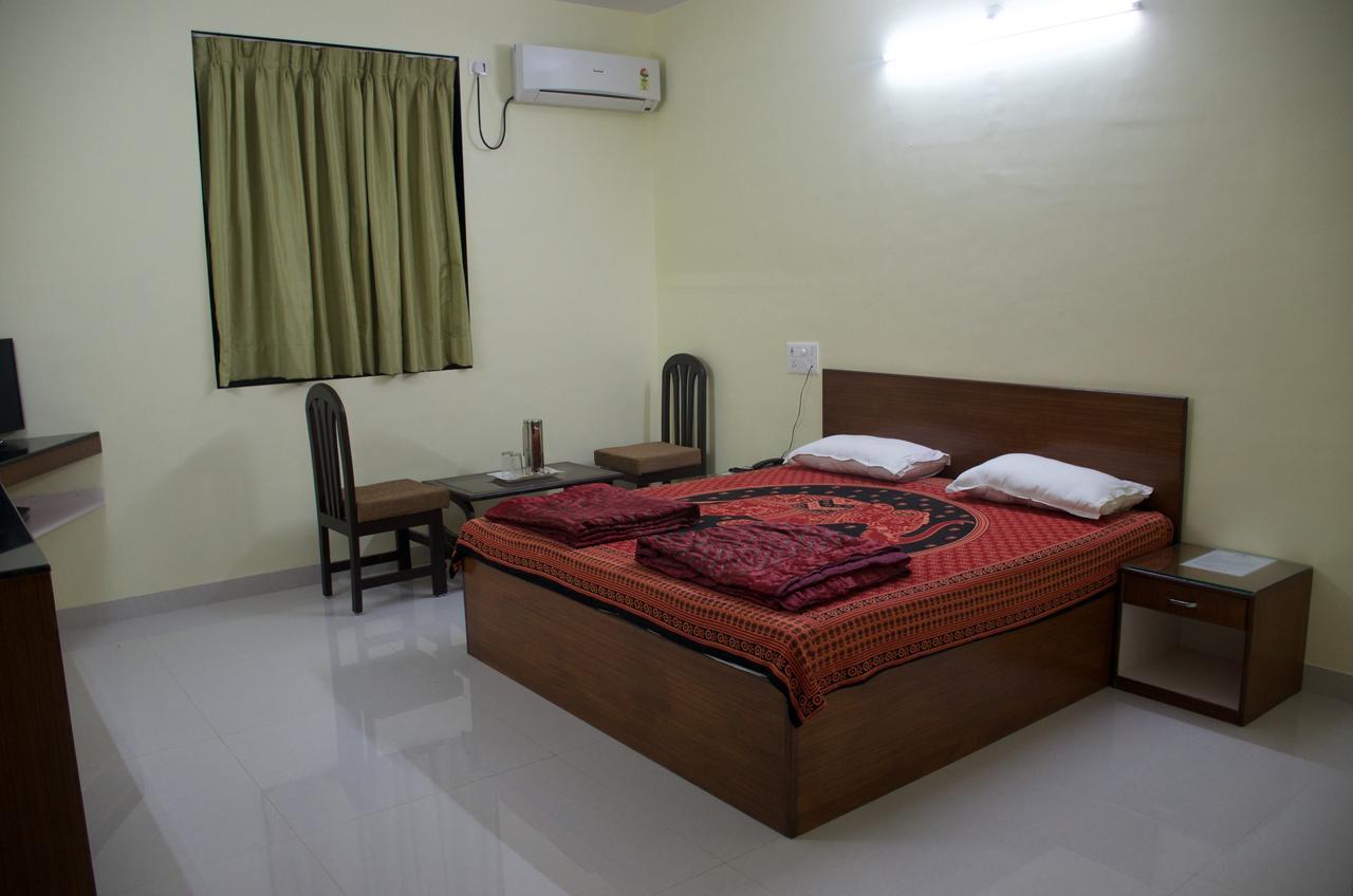 Hira Laxmi Residency Alibag Bagian luar foto
