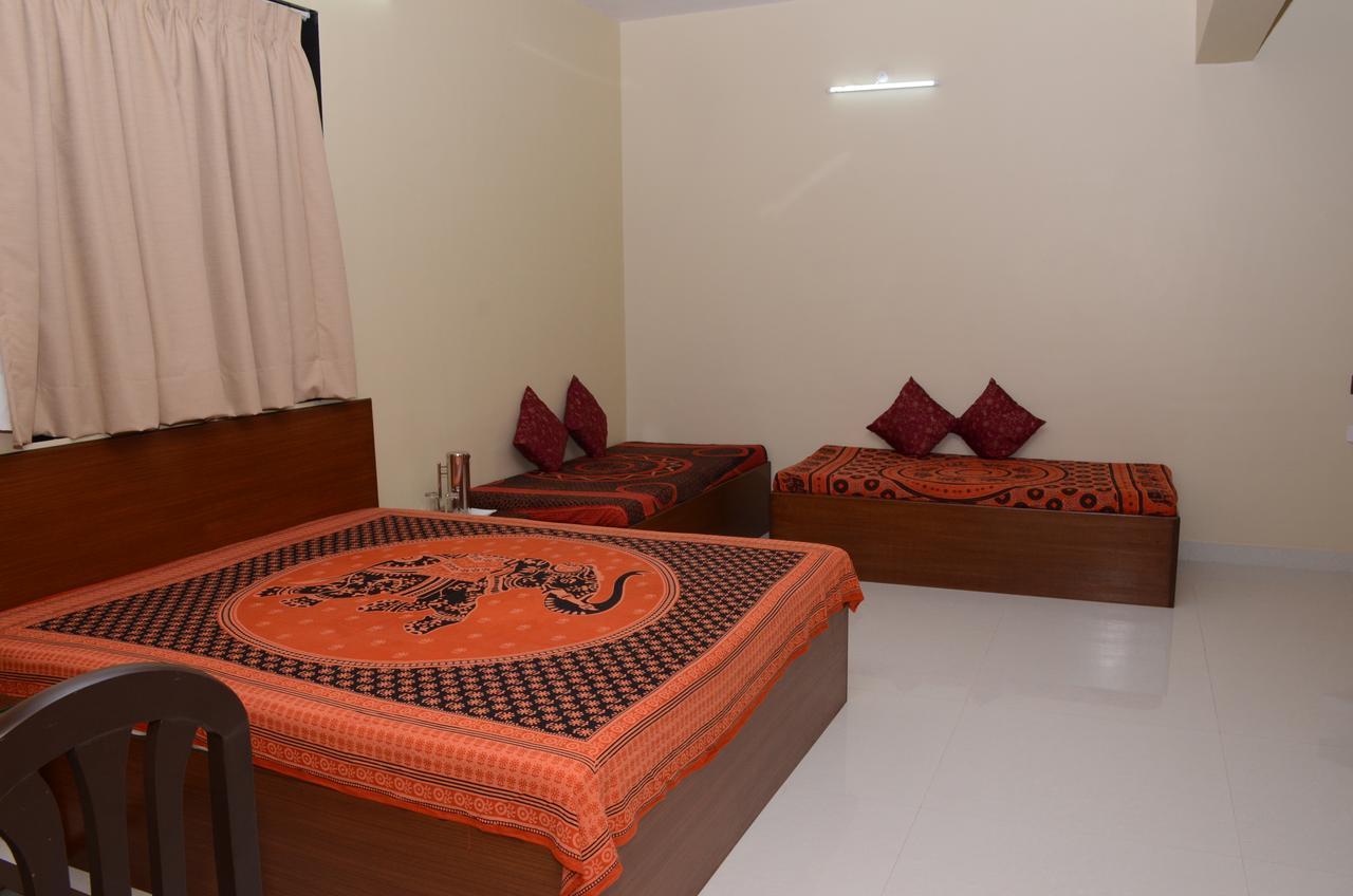 Hira Laxmi Residency Alibag Bagian luar foto