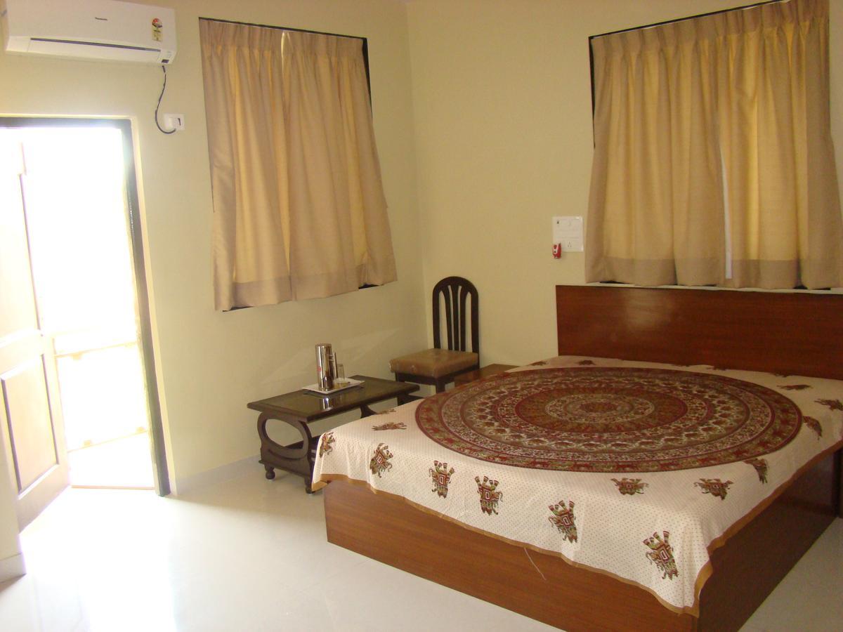 Hira Laxmi Residency Alibag Bagian luar foto