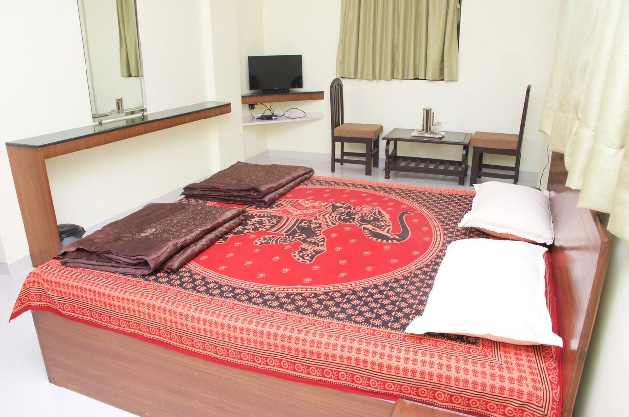 Hira Laxmi Residency Alibag Bagian luar foto