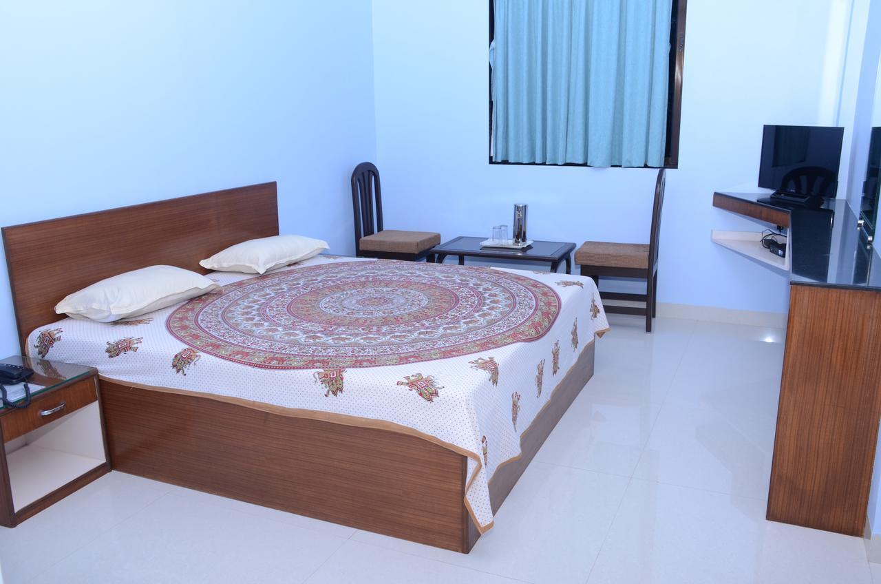 Hira Laxmi Residency Alibag Bagian luar foto