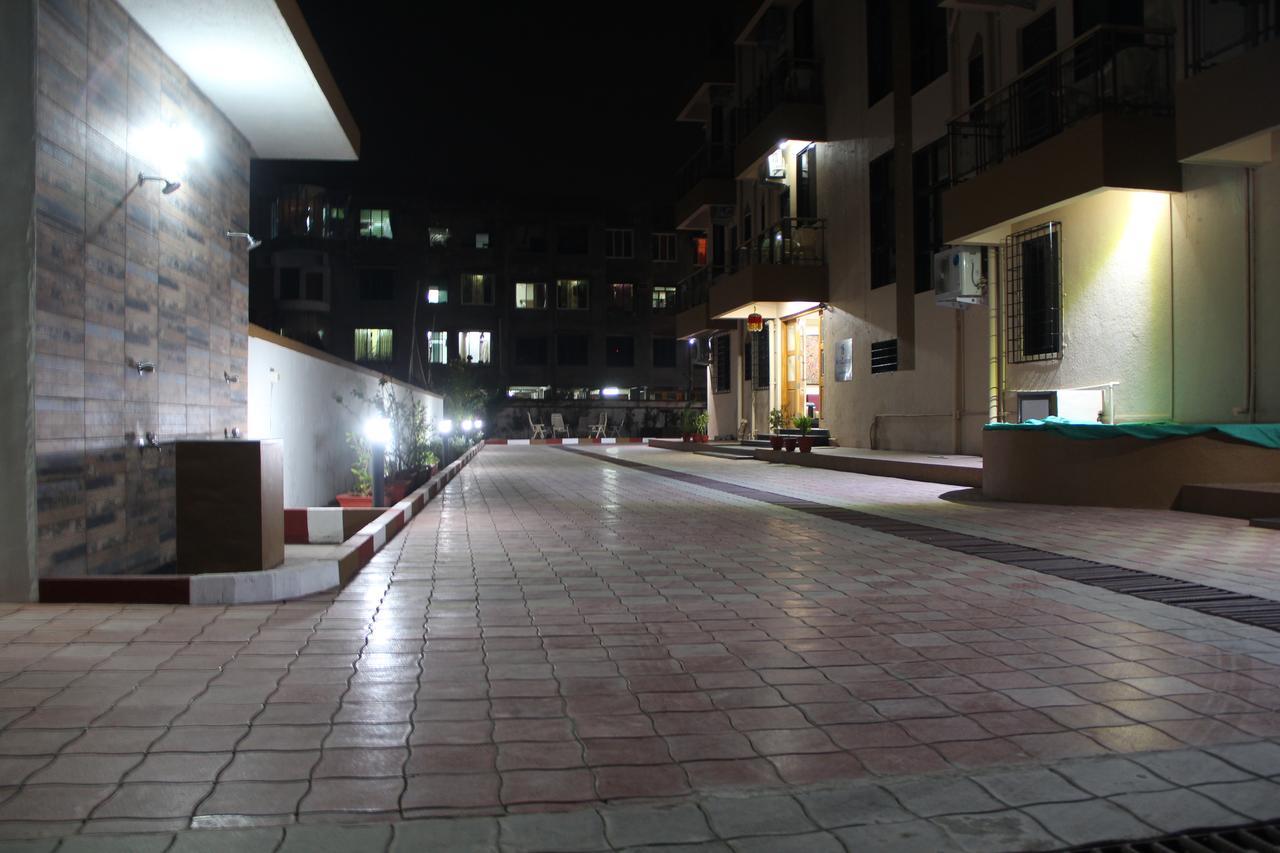 Hira Laxmi Residency Alibag Bagian luar foto