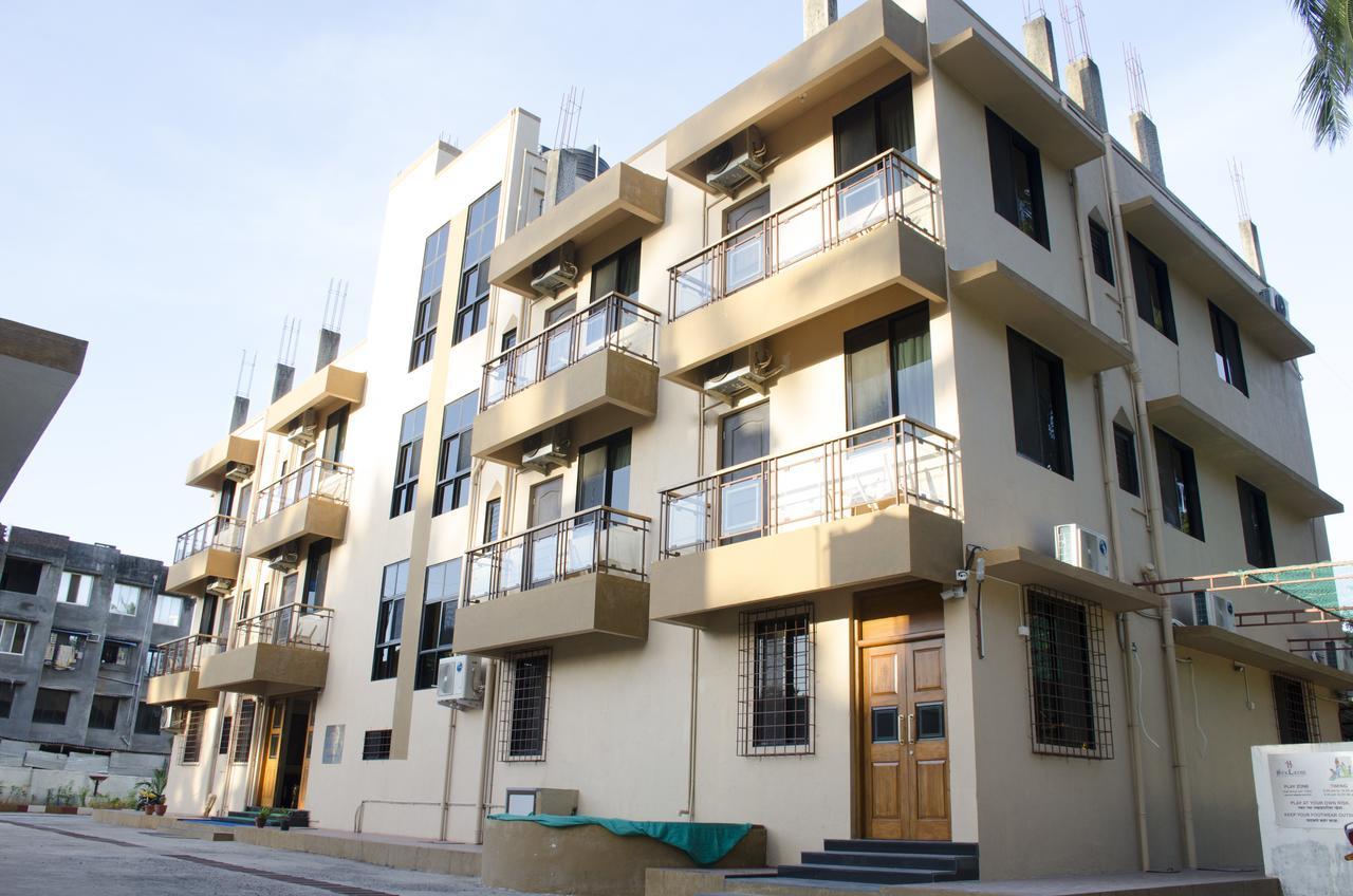Hira Laxmi Residency Alibag Bagian luar foto